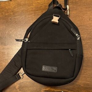 Sarah Wells crossbody pumping bag